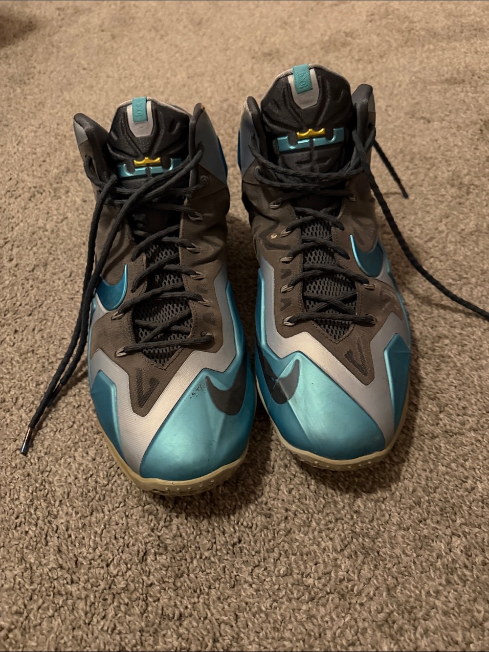 Nike Men's Teal and Black Basketball Sneakers